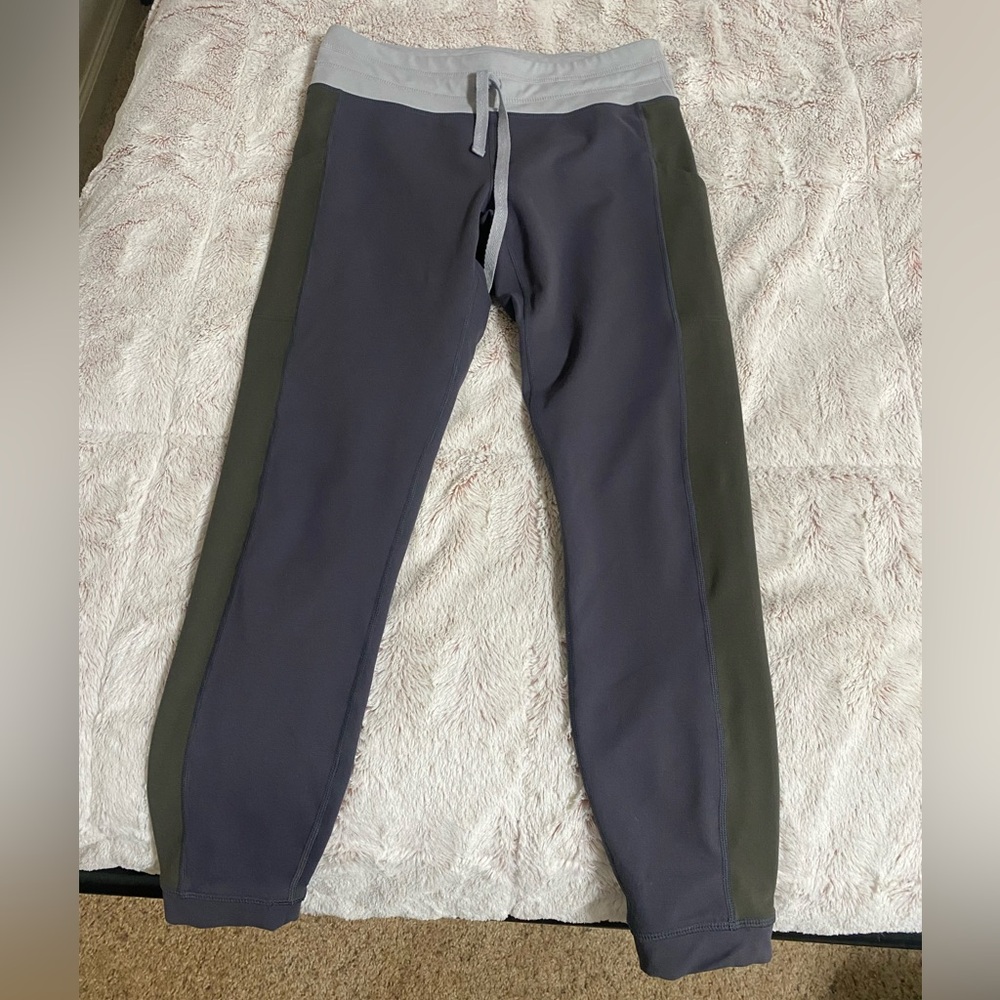 Fabletics Powerhold Legging Waistband in Light Gray and Charcoal